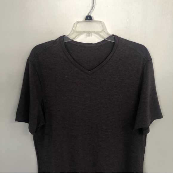 Lululemon Men V-Neck Short Sleeve T-Shirt Sz M - Picture 2 of 9